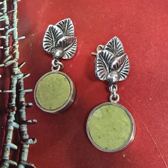 Native American Jewelry - Vintage Native American Sterling Silver Leaf Green Stone Earrings